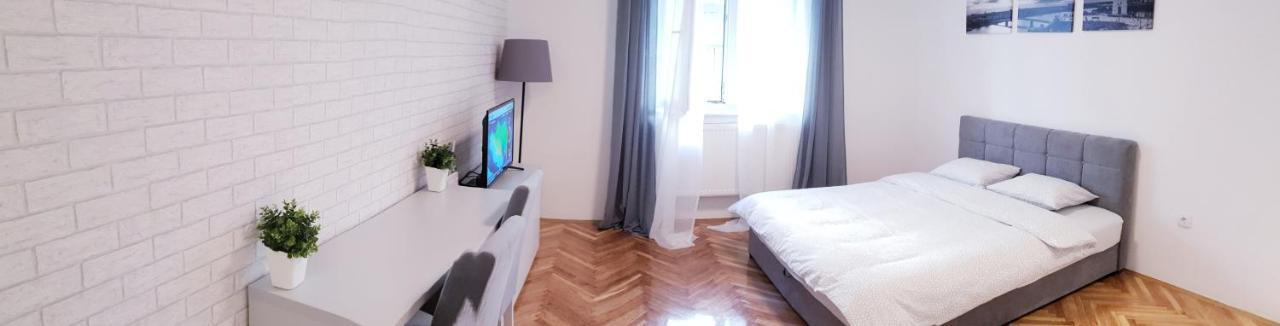 Mila * Novi Sad